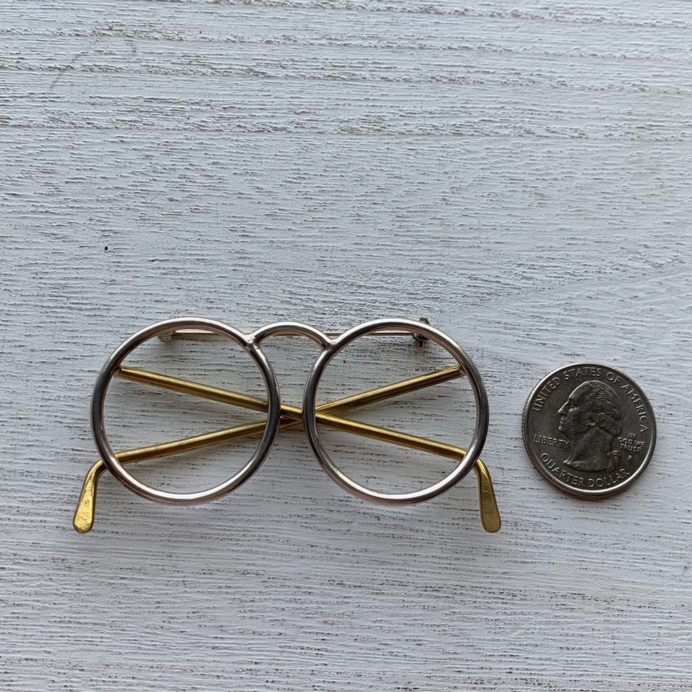 Eyeglass Lapel Pin Which Looks Like Eyeglasses - Picture 5 of 8